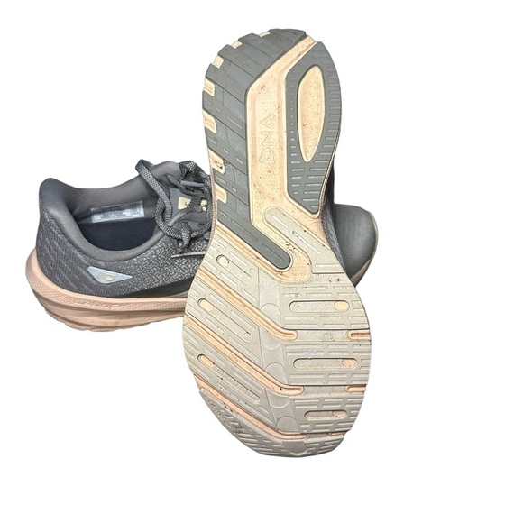 Brooks Launch 10 womens 7.5 grey/crystal grey/pale Peach colorway breathable run - Picture 7 of 10
